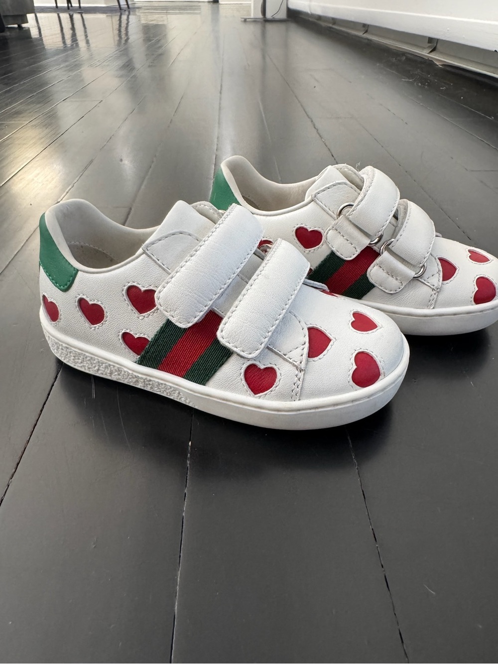 Gucci White Kids Sneakers with Red Hearts and Green Stripe